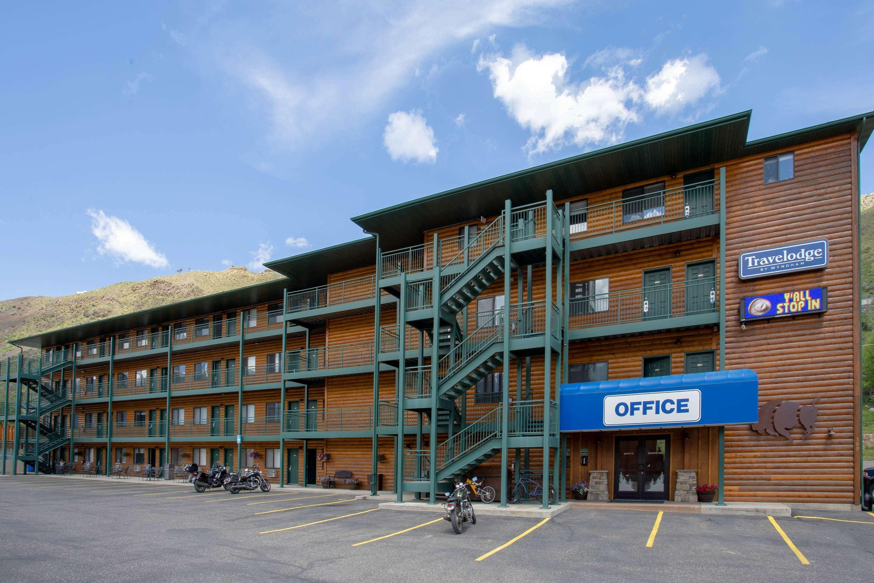 Travelodge by Wyndham Gardiner Yellowstone Park North Entr Eksteriør bilde