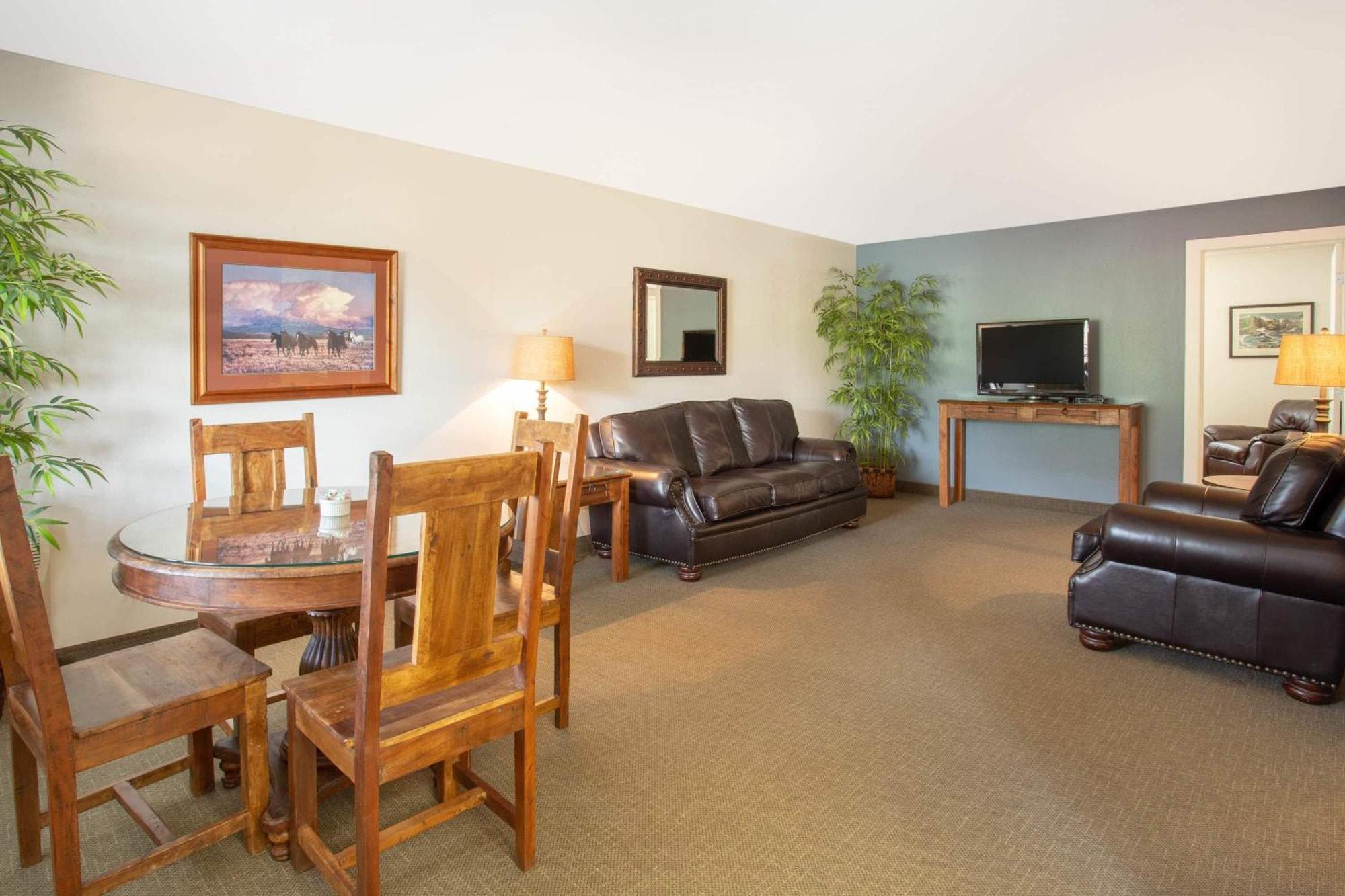 Travelodge by Wyndham Gardiner Yellowstone Park North Entr Eksteriør bilde