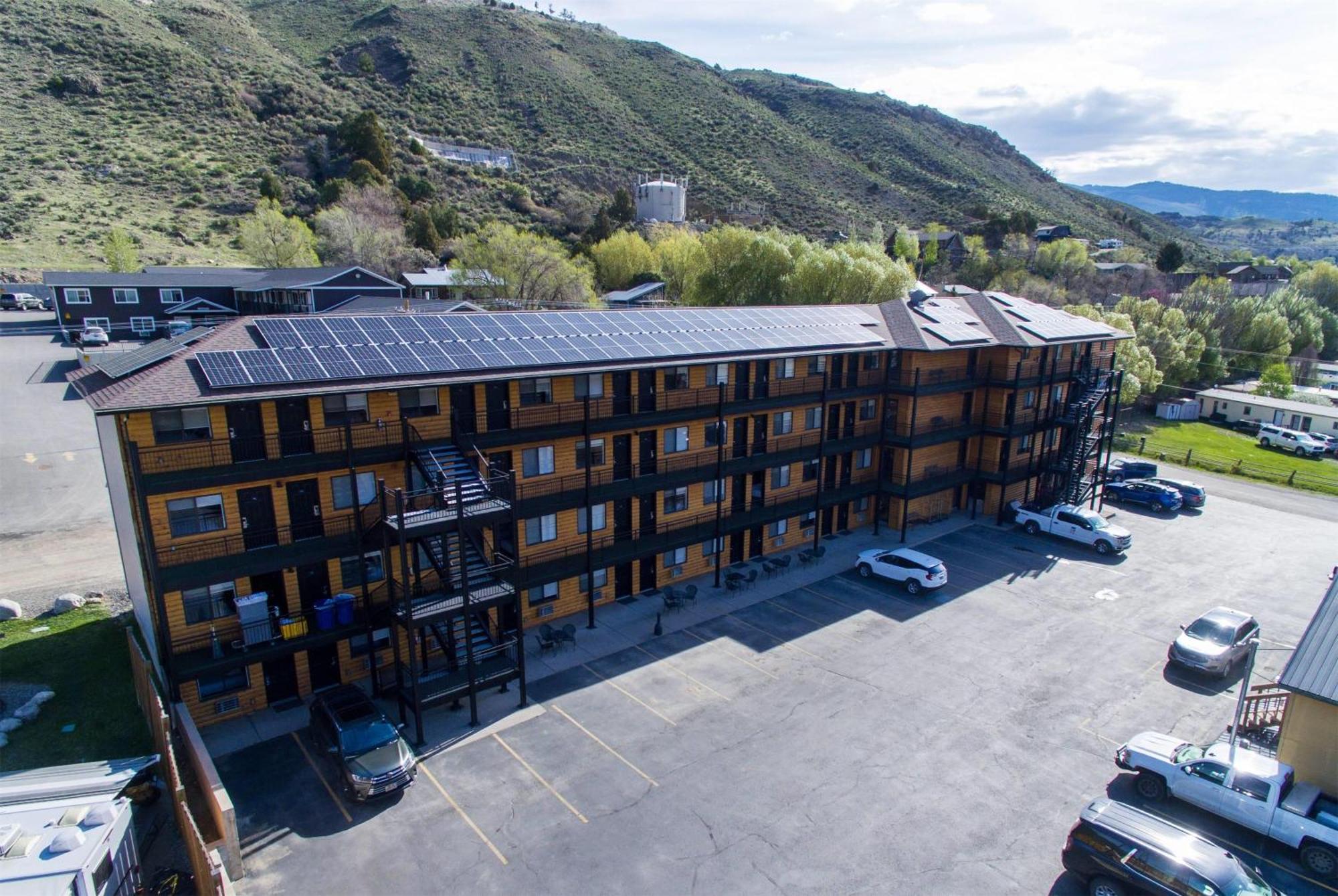 Travelodge by Wyndham Gardiner Yellowstone Park North Entr Eksteriør bilde