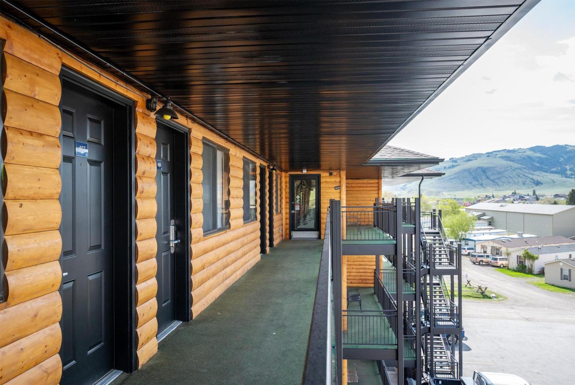 Travelodge by Wyndham Gardiner Yellowstone Park North Entr Eksteriør bilde
