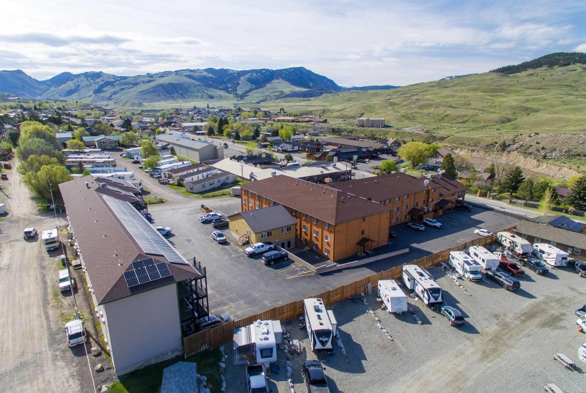 Travelodge by Wyndham Gardiner Yellowstone Park North Entr Eksteriør bilde