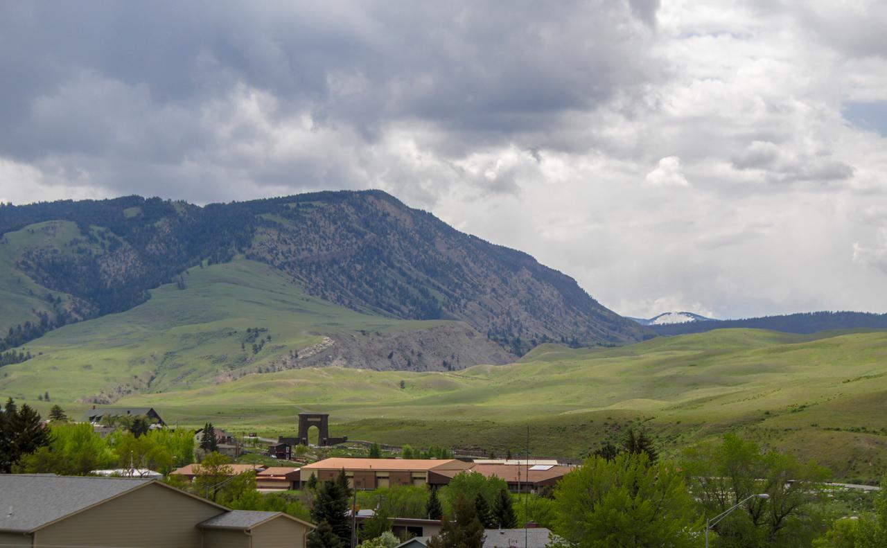 Travelodge by Wyndham Gardiner Yellowstone Park North Entr Eksteriør bilde